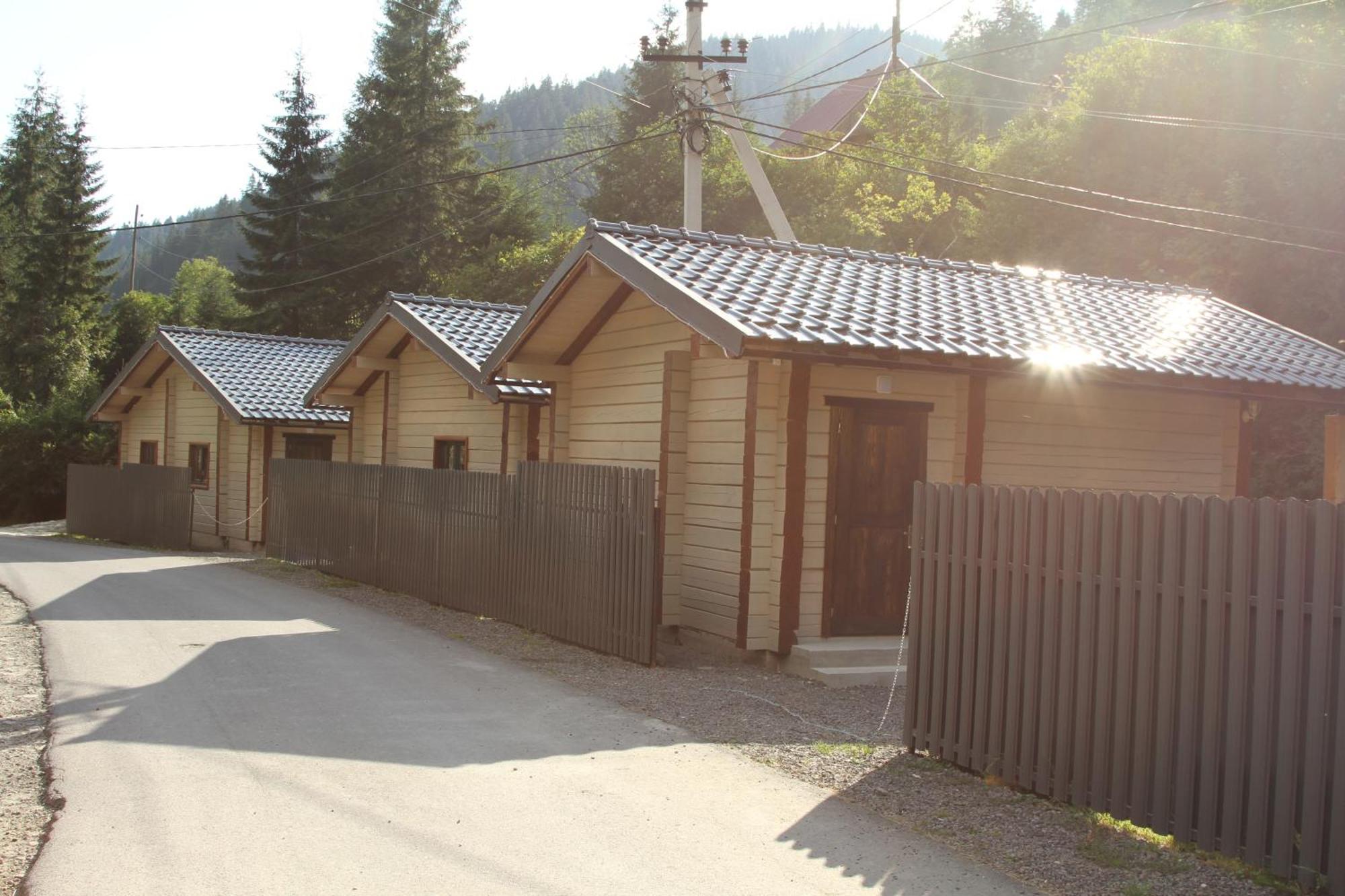 Hotel Berloga-Sinevir Synevyrs'ka Polyana Exterior photo